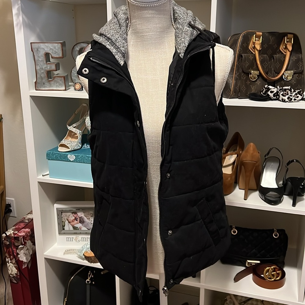 Black Medium Love Tree puffer vest with hoodie